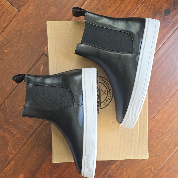 Chelsea Black Leather Slip-On Sneakers - Picture 2 of 6